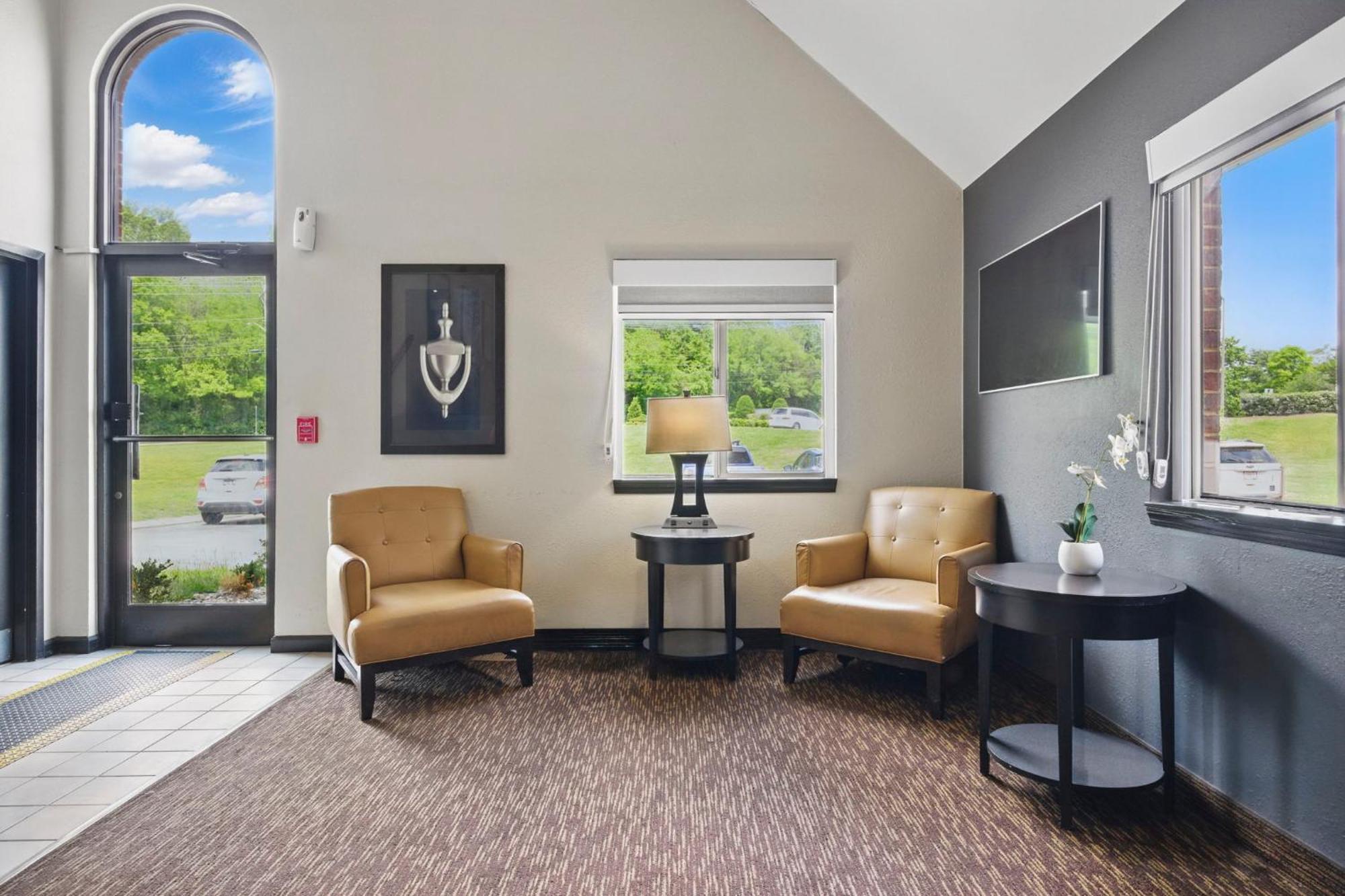 Hotel Homestay Suites 2*