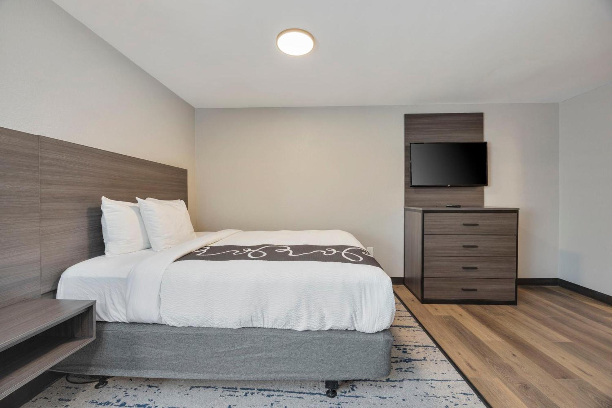 Homestay Suites 2*