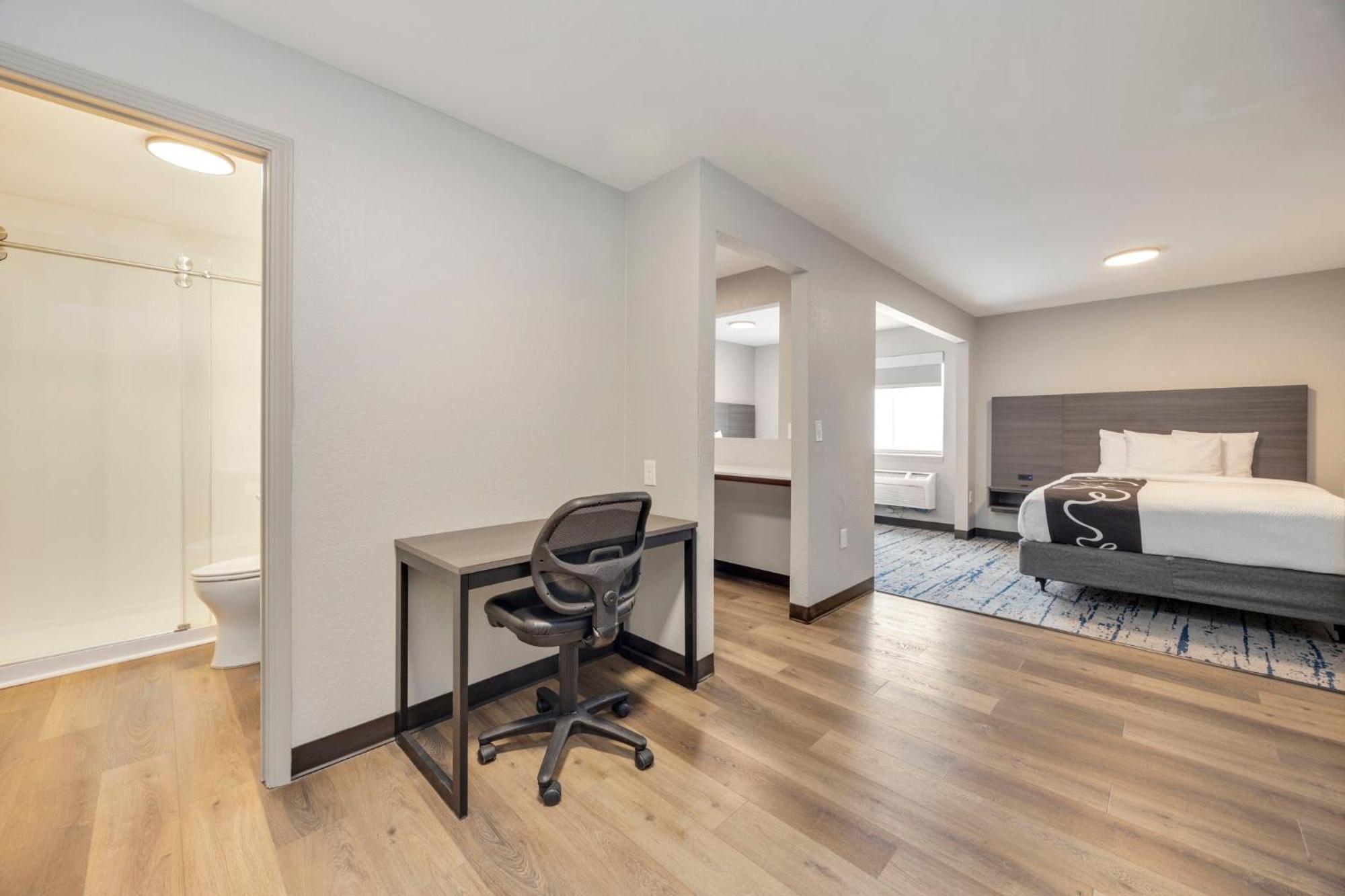 Hotel Homestay Suites