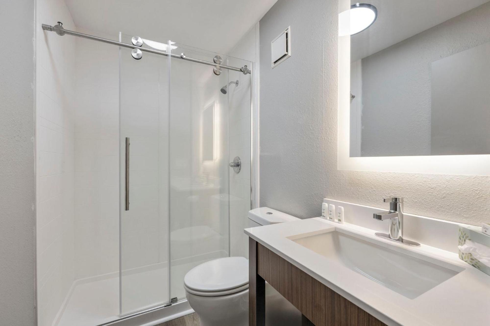 Homestay Suites 2*